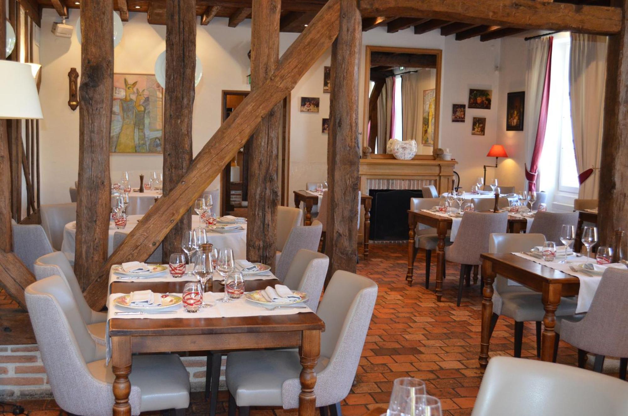 Logis Hotel Auberge Du Cheval Blanc Yvoy-le-Marron Bagian luar foto