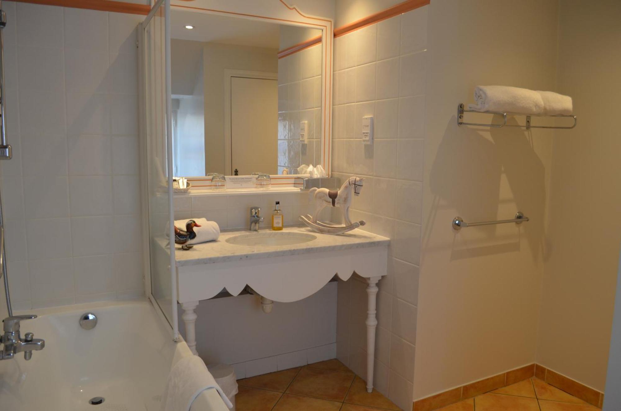 Logis Hotel Auberge Du Cheval Blanc Yvoy-le-Marron Bagian luar foto