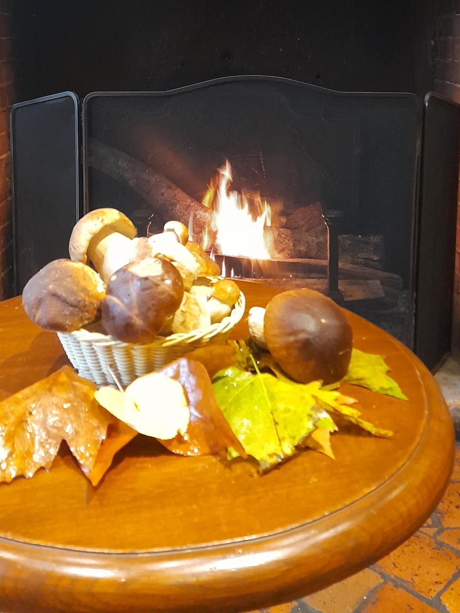 Logis Hotel Auberge Du Cheval Blanc Yvoy-le-Marron Bagian luar foto