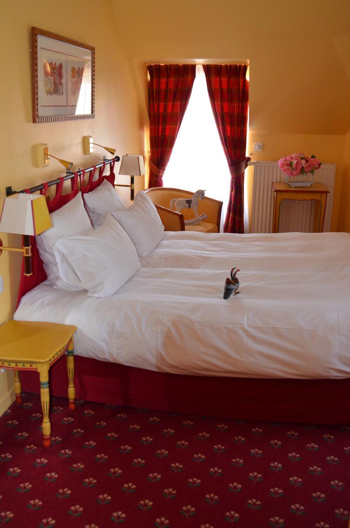 Logis Hotel Auberge Du Cheval Blanc Yvoy-le-Marron Bagian luar foto