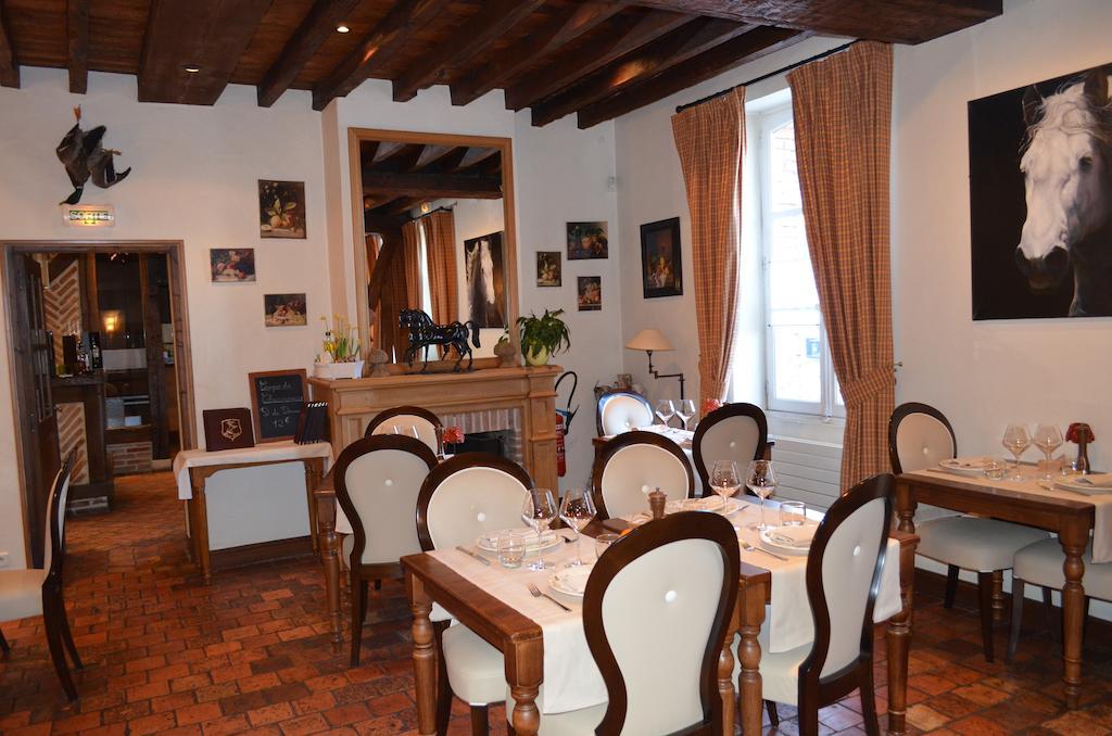 Logis Hotel Auberge Du Cheval Blanc Yvoy-le-Marron Bagian luar foto