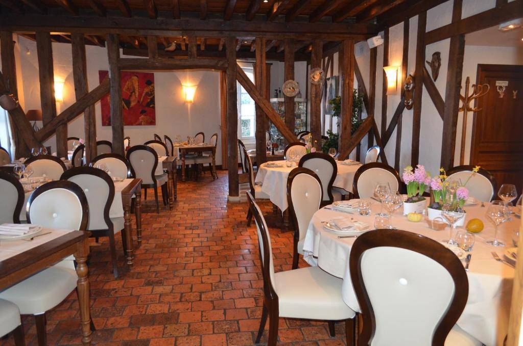 Logis Hotel Auberge Du Cheval Blanc Yvoy-le-Marron Bagian luar foto