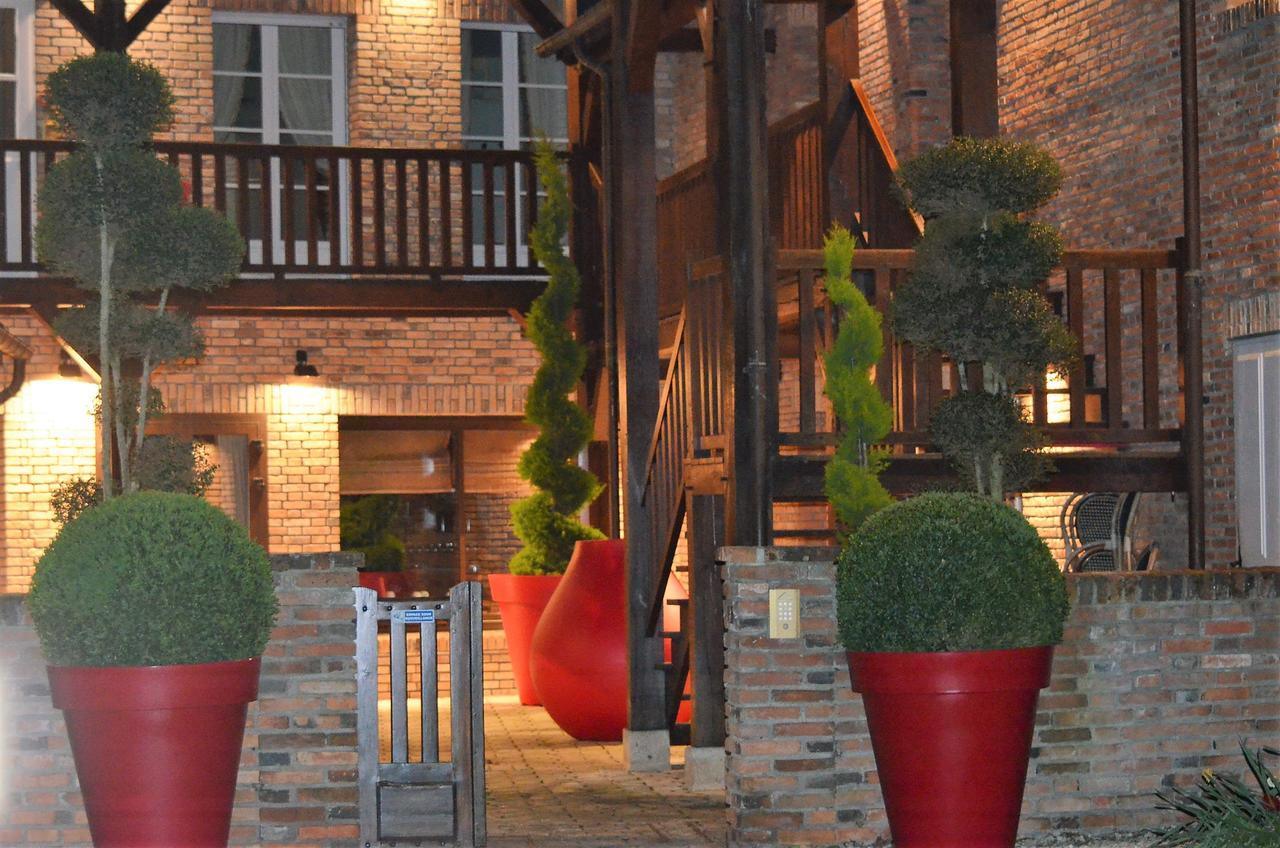 Logis Hotel Auberge Du Cheval Blanc Yvoy-le-Marron Bagian luar foto