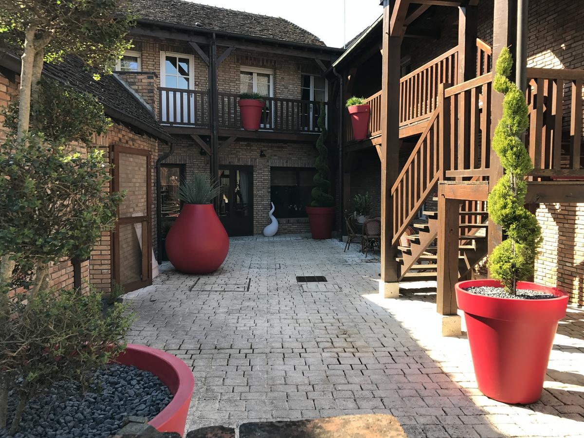 Logis Hotel Auberge Du Cheval Blanc Yvoy-le-Marron Bagian luar foto