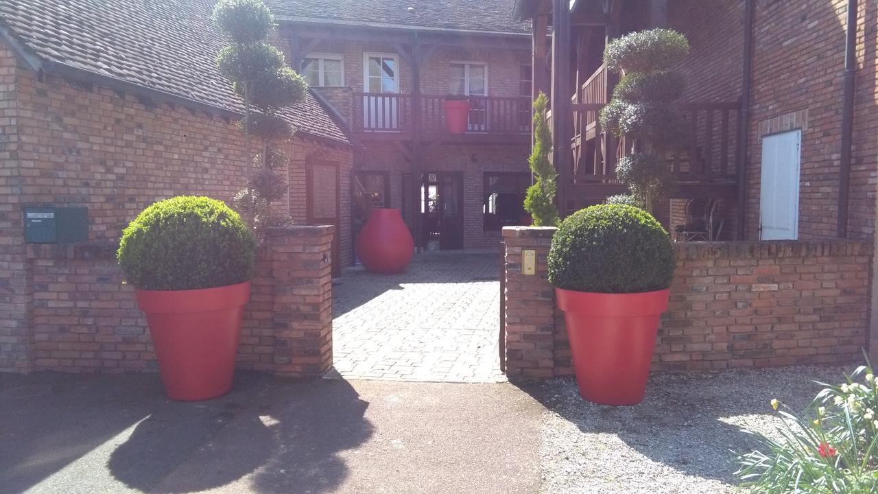 Logis Hotel Auberge Du Cheval Blanc Yvoy-le-Marron Bagian luar foto